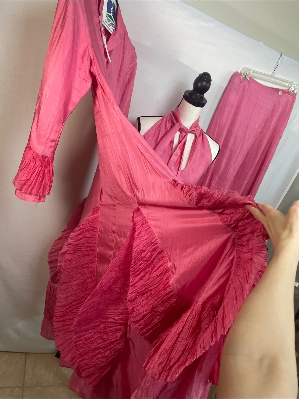 100 % silk 3 pc ruffle Sabina Bach  Palm Desert CA dress bell sleeve tank pants